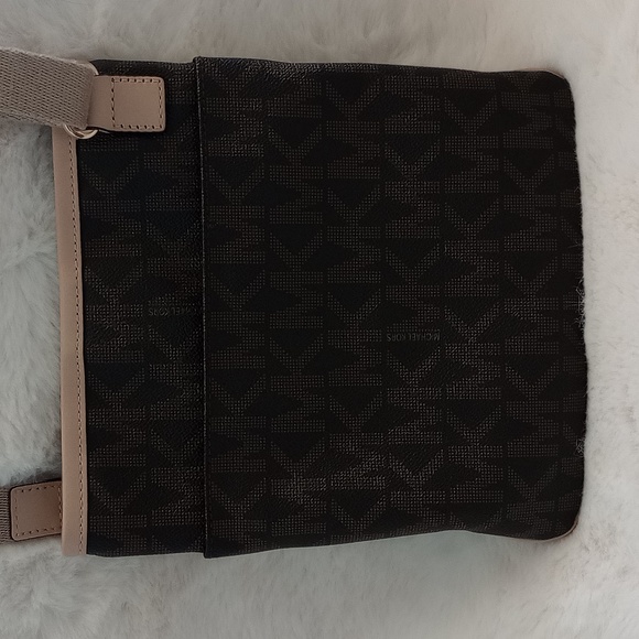 Michael Kors Cross Body Bag - Picture 6 of 10